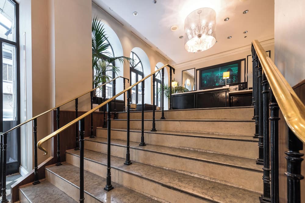 Holiday Inn Express Chicago - Magnificent Mile by IHG