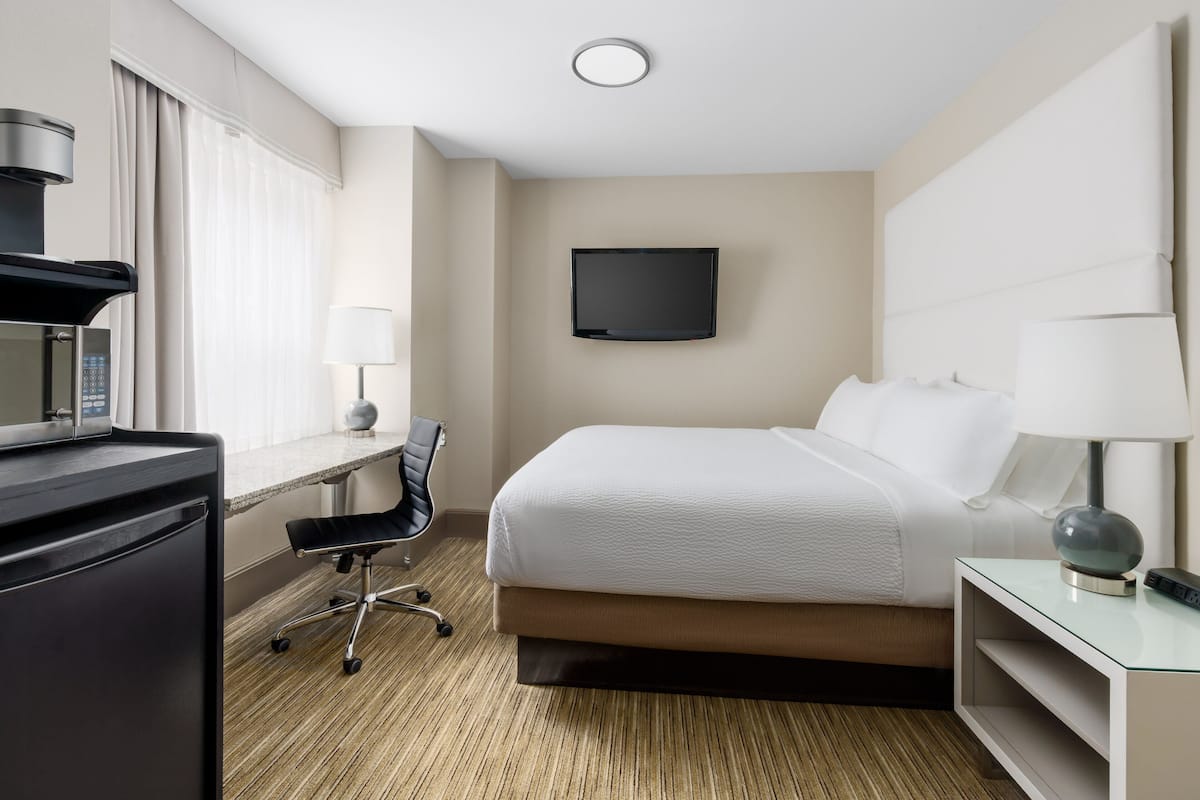 Habitación estándar, 1 cama King size | Caja de seguridad en la habitación, muebles diferentes y escritorio