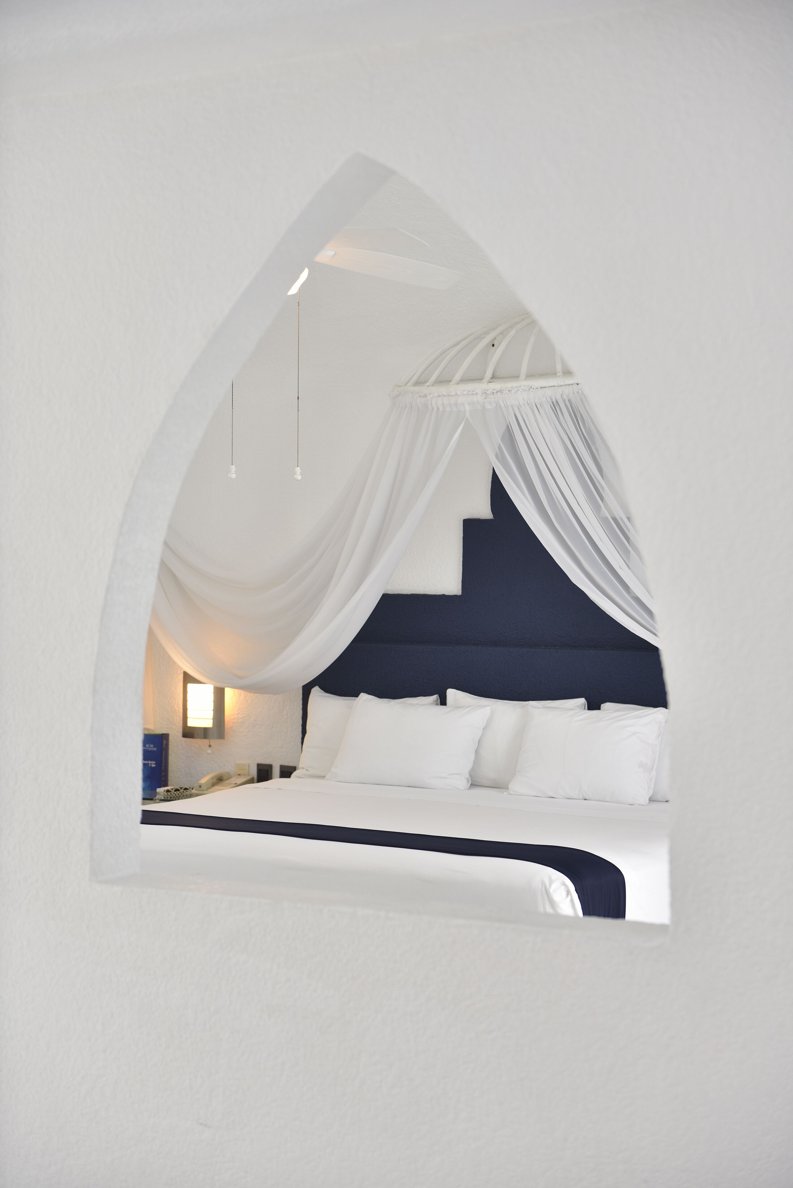 Suite romántica con jacuzzi | 1 habitación, minibar, caja de seguridad en la habitación y escritorio 