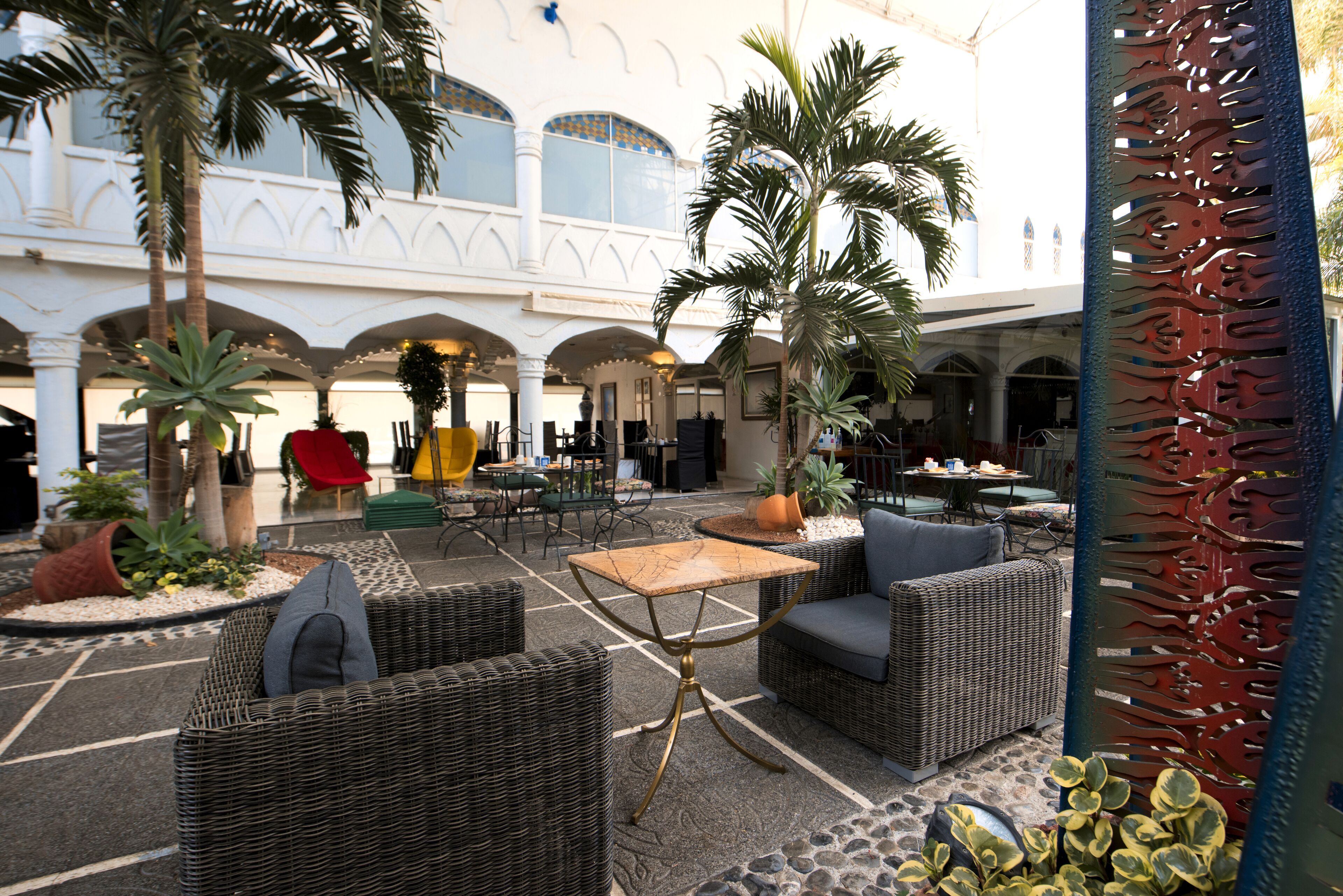 Breakfast, lunch and dinner served