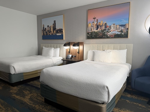 La Quinta Inn & Suites by Wyndham Seattle Sea-Tac Airport