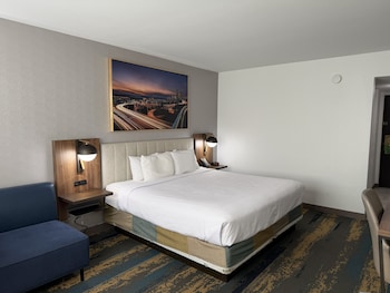 La Quinta Inn & Suites by Wyndham Seattle Sea-Tac Airport