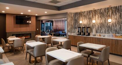 La Quinta Inn & Suites by Wyndham Seattle Sea-Tac Airport