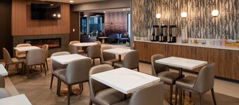 La Quinta Inn & Suites by Wyndham Seattle Sea-Tac Airport