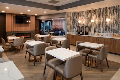 La Quinta Inn & Suites by Wyndham Seattle Sea-Tac Airport