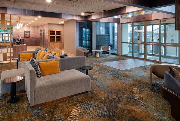 Lobby - La Quinta Inn & Suites by Wyndham Seattle Sea-Tac Airport (SeaTac)