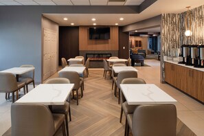 Free daily on-the-go breakfast - La Quinta Inn & Suites by Wyndham Seattle Sea-Tac Airport (SeaTac)