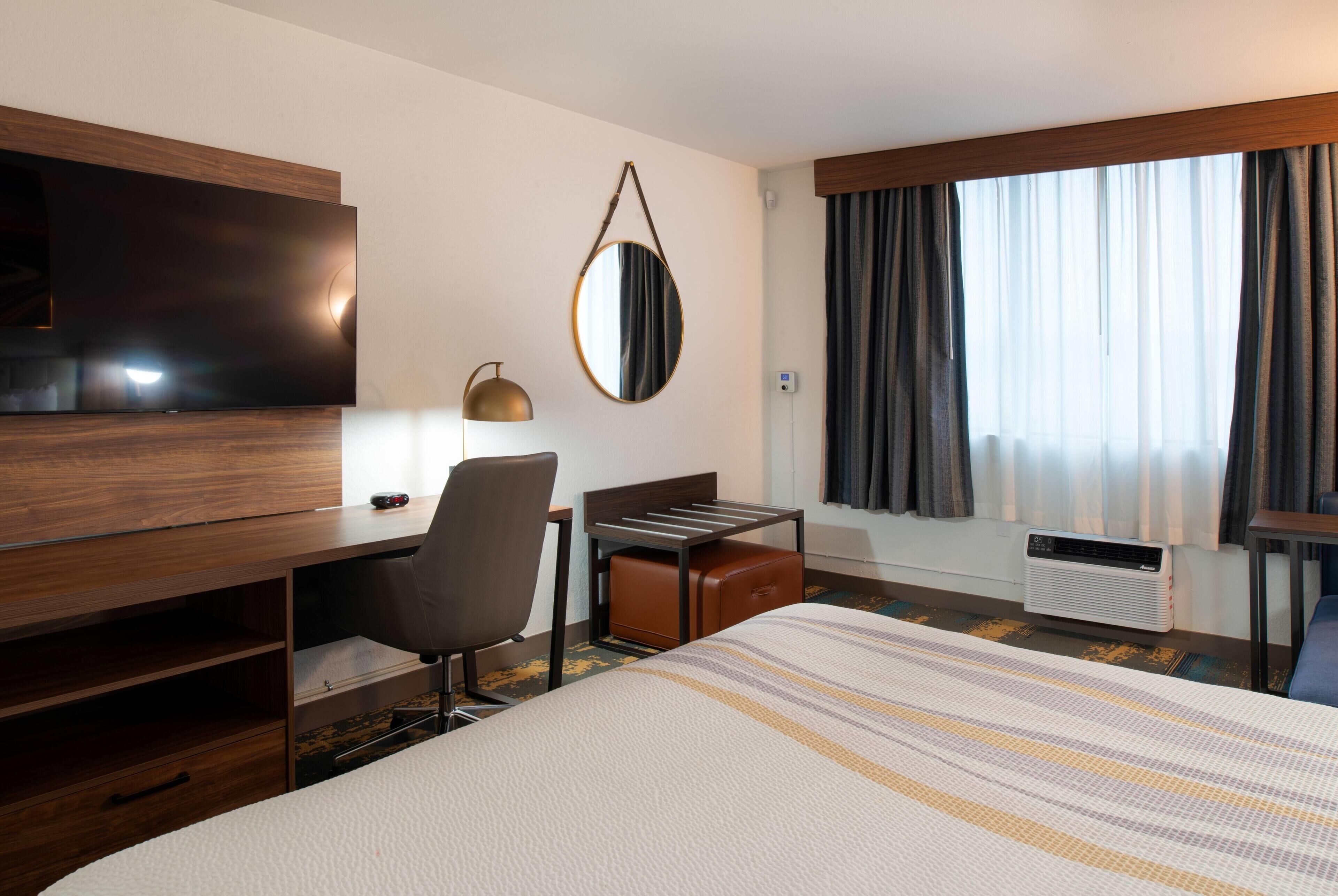 Room, 1 King Bed, Non Smoking | Premium bedding, pillowtop beds, desk, blackout drapes