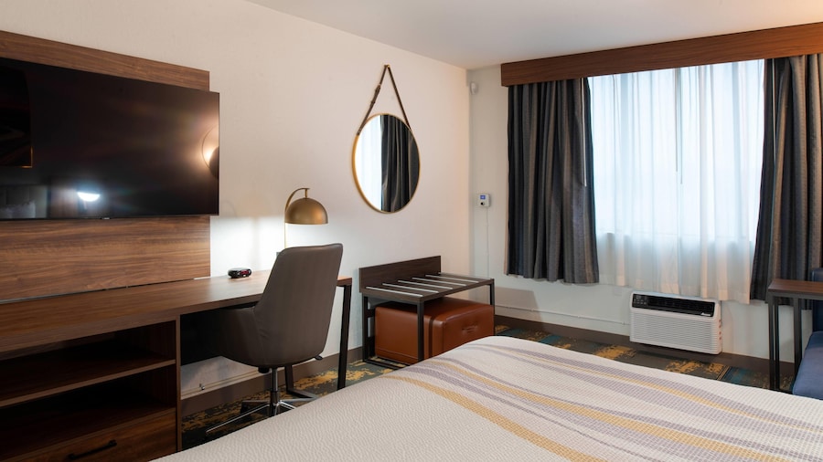 La Quinta Inn & Suites by Wyndham Seattle Sea-Tac Airport