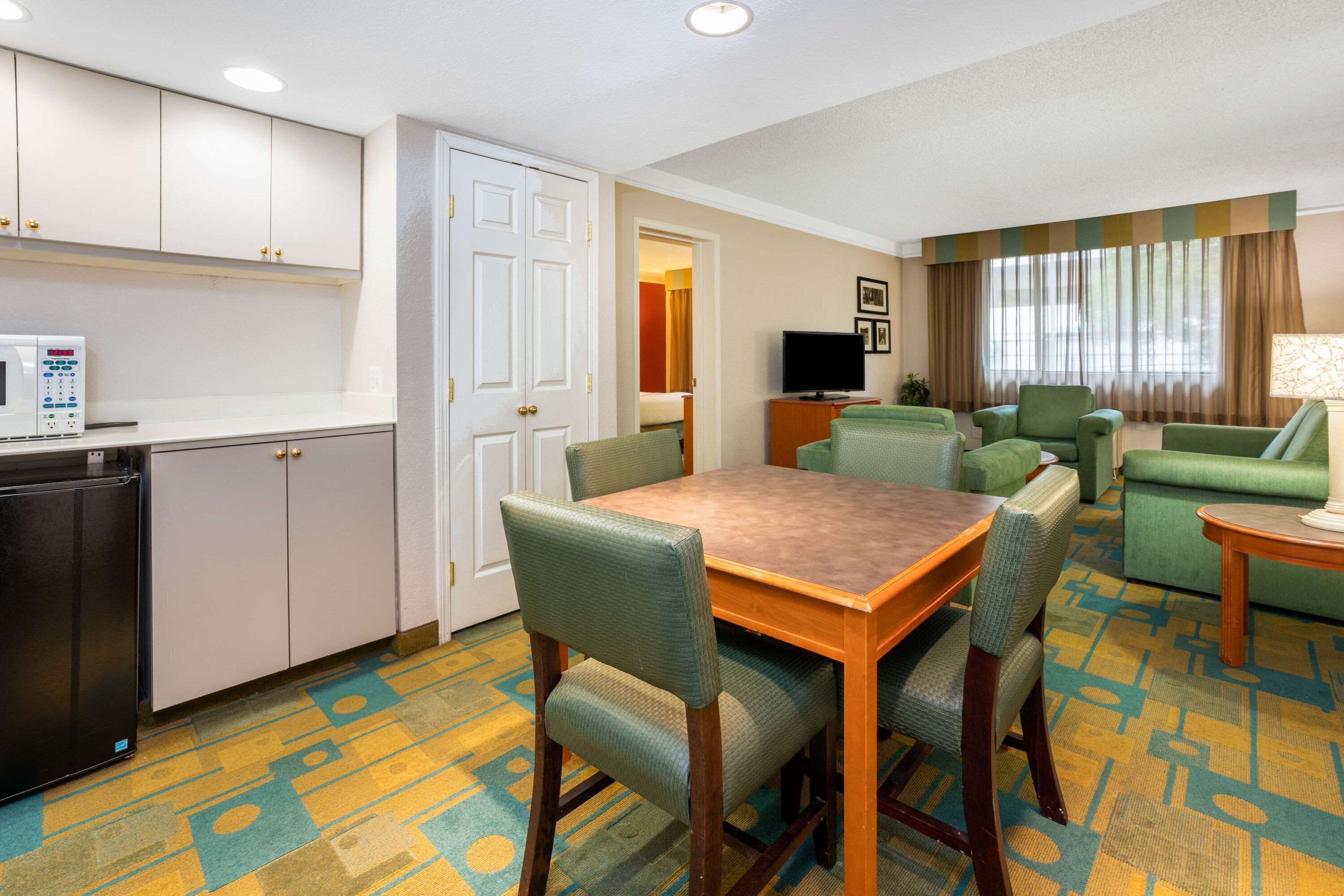 suite, 1 king bed, non smoking | premium bedding, pillow-top beds, desk, blackout curtains