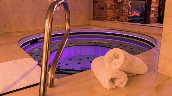 Northern Light Suite, 1 Queen Bed, Non Smoking, Jetted Tub