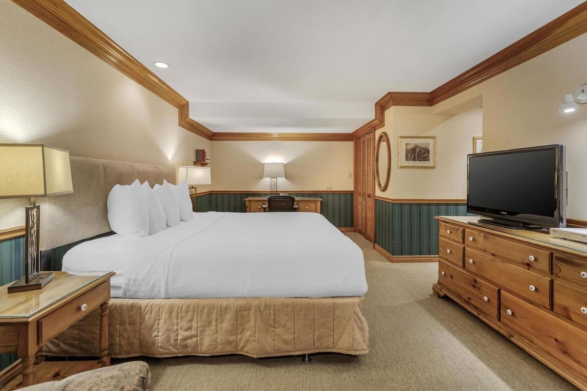 Premium bedding, pillowtop beds, in-room safe, desk