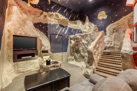 Tranquility Base Suite, 1 Queen Bed, Non Smoking, Jetted Tub | Premium bedding, pillowtop beds, in-room safe, individually decorated. Best Western Fireside Inn