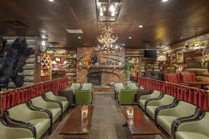 2 restaurants, breakfast served - Best Western Fireside Inn (Kingston)
