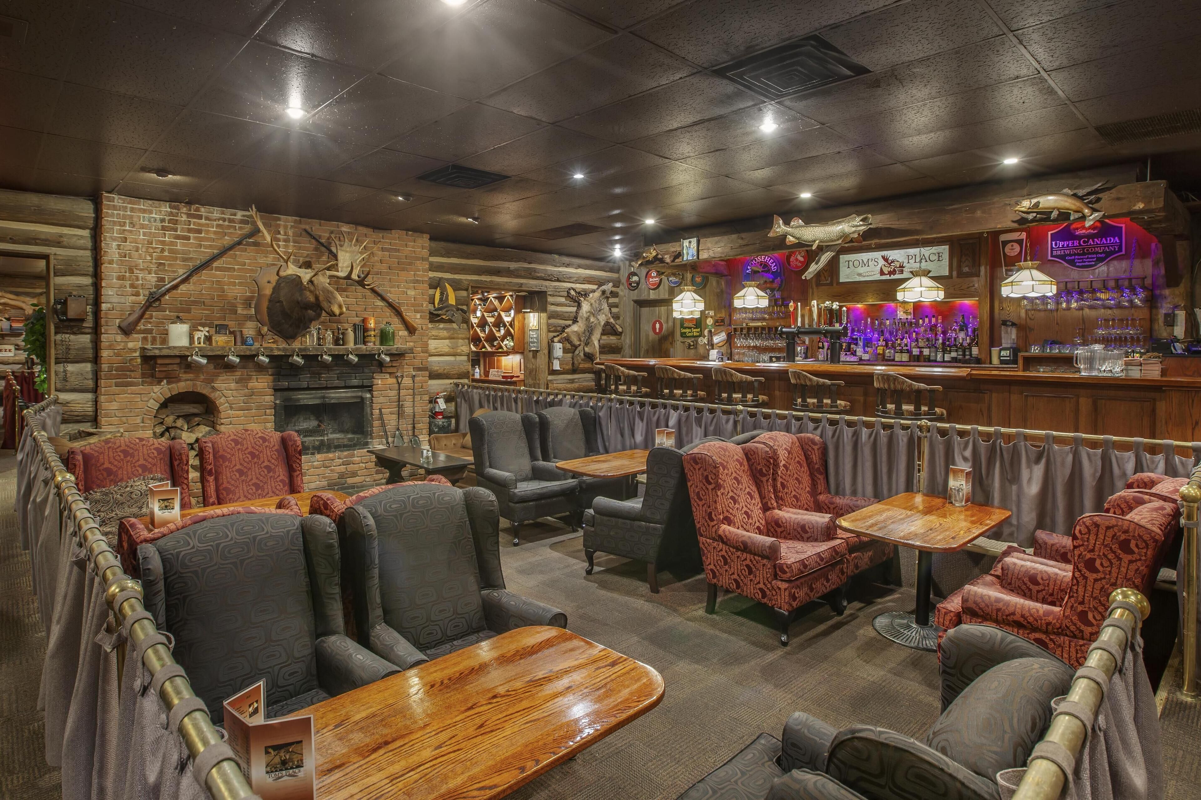 2 restaurants, breakfast served