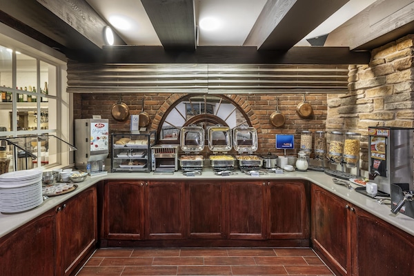 Free daily continental breakfast