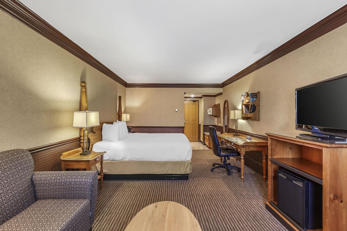 Premium bedding, pillowtop beds, in-room safe, desk