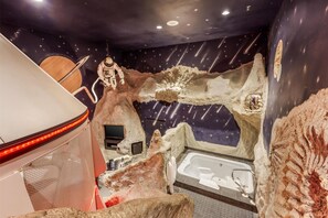 Tranquility Base Suite, 1 Queen Bed, Non Smoking, Jetted Tub | Premium bedding, pillowtop beds, in-room safe, individually decorated - Best Western Fireside Inn (Kingston)