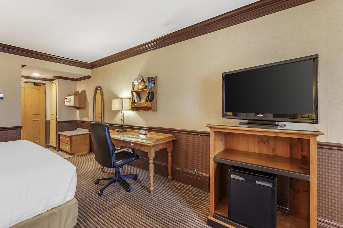 Premium bedding, pillowtop beds, in-room safe, desk