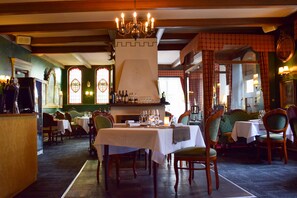 2 restaurants, lunch, dinner served; Scandinavian cuisine  - Hotel Dagmar (Ribe)