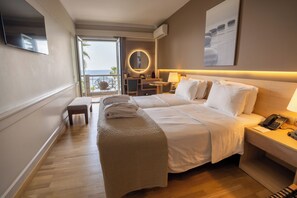 Hochwertige Bettwaren, Zimmersafe, Schreibtisch, schallisolierte Zimmer