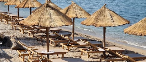 Una spiaggia nelle vicinanze