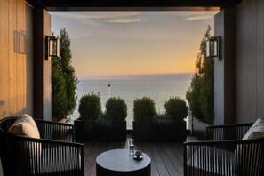 Hochwertige Bettwaren, Zimmersafe, Schreibtisch, schallisolierte Zimmer