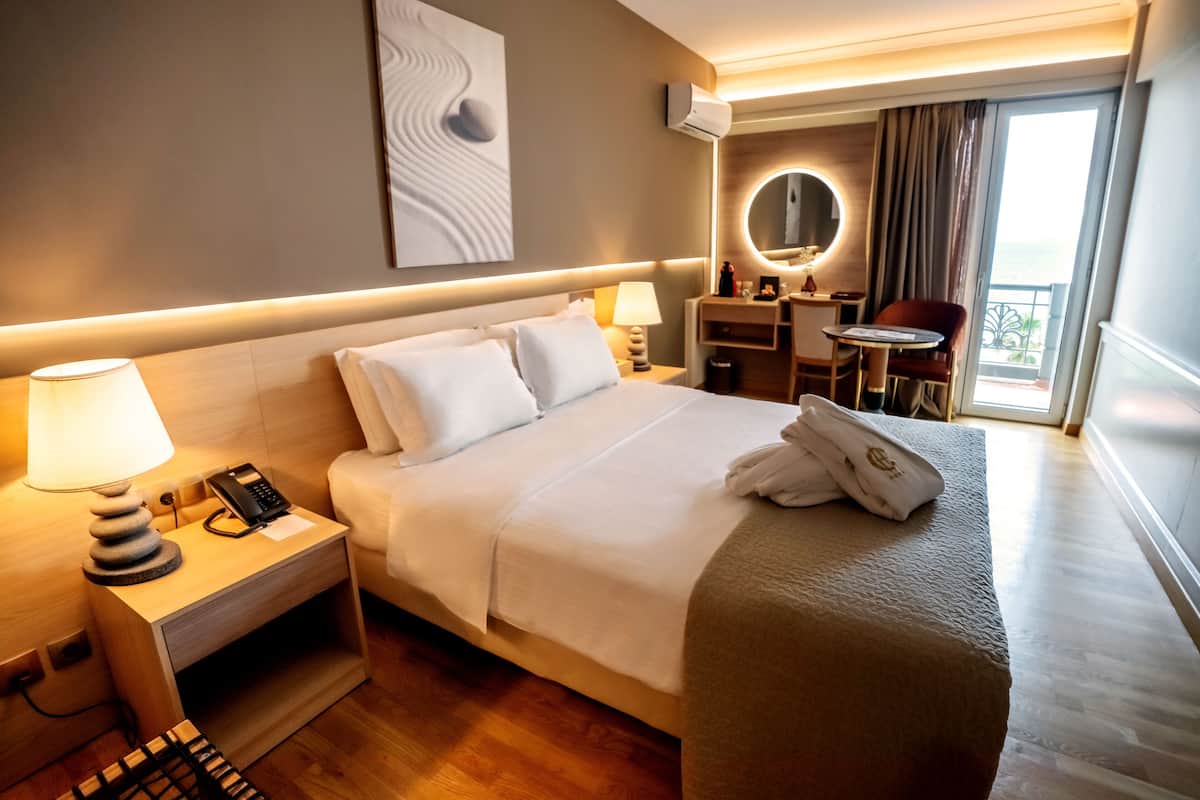 Premium bedding, in-room safe, desk, soundproofing