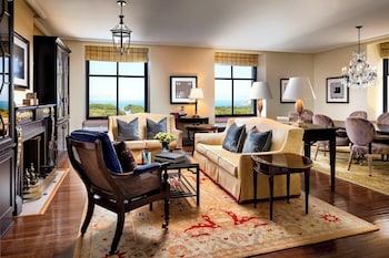 Premium bedding, in-room safe, desk, blackout drapes at The Blackstone, Autograph Collection