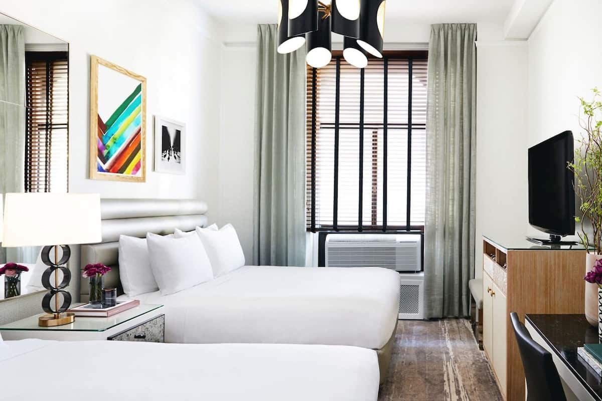 Ropa de cama de alta calidad y camas con pillow-top