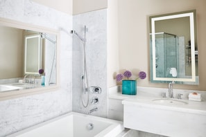 Suite (Sutter) | Bathroom
