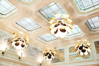 Lobby lounge at Galleria Park Hotel