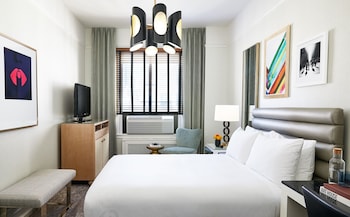 Premium bedding, pillowtop beds, in-room safe, desk at Galleria Park Hotel