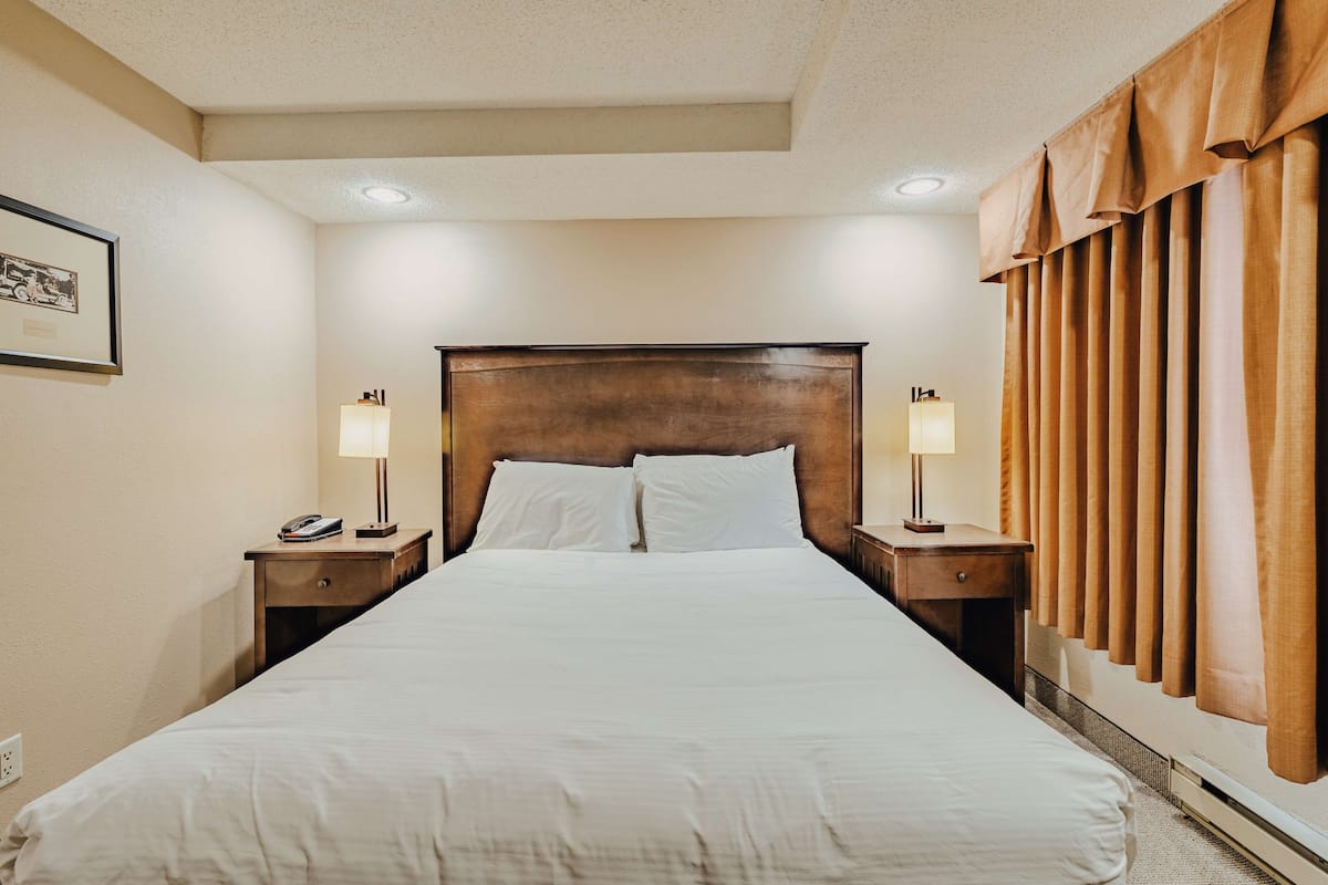 Suite familiar, 2 camas Queen size, para no fumadores, balcón | Ropa de cama de alta calidad y escritorio 