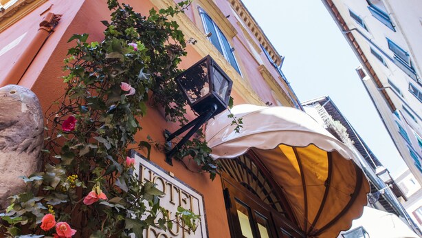 Front of property - Hotel Due Torri (Rome)