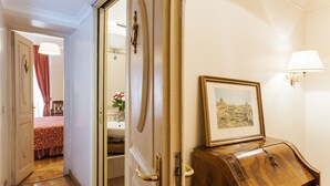 Family Room | View from room - Hotel Due Torri (Rome)