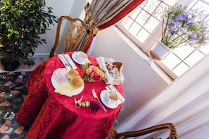 Free daily continental breakfast - Hotel Due Torri (Rome)