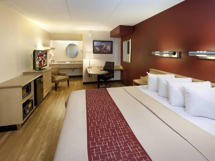 Superior kamer, 1 kingsize bed, niet-roken | Een kluis op de kamer, een bureau, verduisterende gordijnen