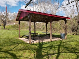 Área de parrillas y picnic