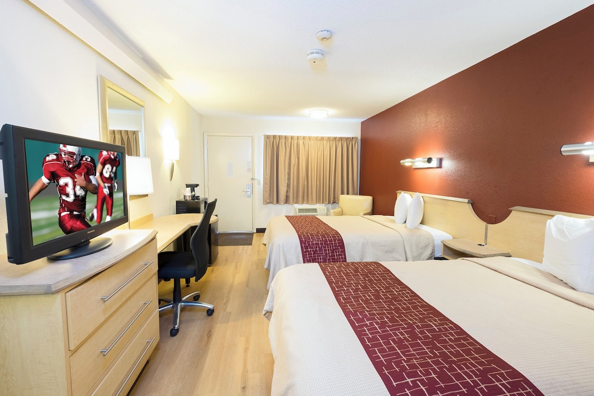 Deluxe Room, 2 Double Beds, Non Smoking | In-room safe, desk, blackout drapes, cribs (free)