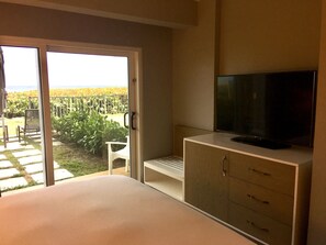 Suite, 1 King Bed, Patio (Ground Floor)