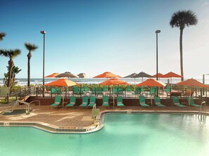 Outdoor pool, open 8 AM to 10 PM, pool umbrellas, sun loungers - DoubleTree Suites by Hilton Melbourne Beach Oceanfront (Indialantic)
