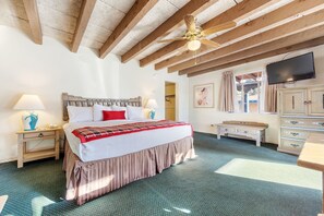 32-inch TV with satellite channels - Kachina Lodge (Taos)