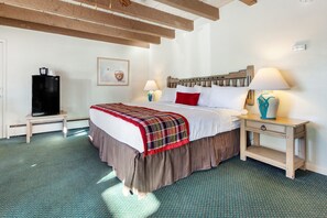 Living area - Kachina Lodge (Taos)