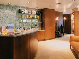 Un sauna, baño turco, tratamientos corporales, aromaterapia