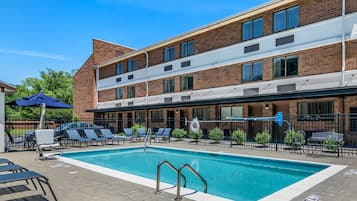 Sæsonbestemt udendørs pool