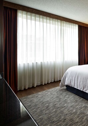 1 bedroom, premium bedding, pillow-top beds, in-room safe - Embassy Suites by Hilton Washington DC Chevy Chase Pavilion (Washington)