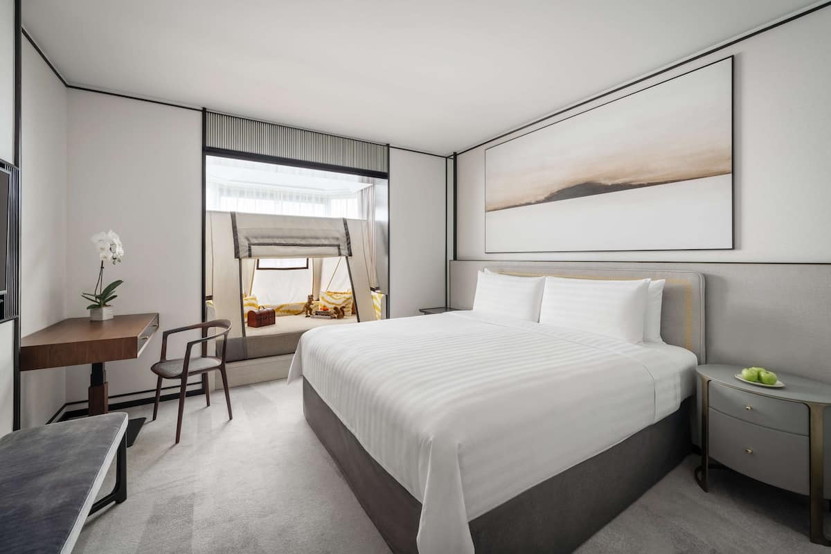 Familienzimmer, 1 King-Bett (Tower Wing Deluxe) | Hochwertige Bettwaren, Daunenbettdecken, Minibar, Zimmersafe