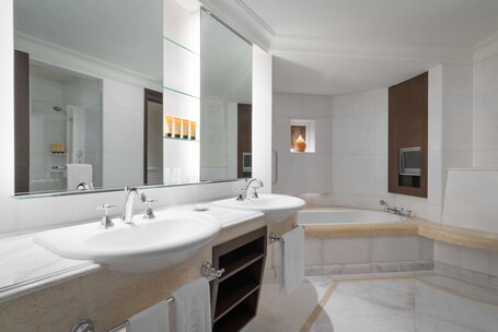 Shangri La Singapore - Image 31
