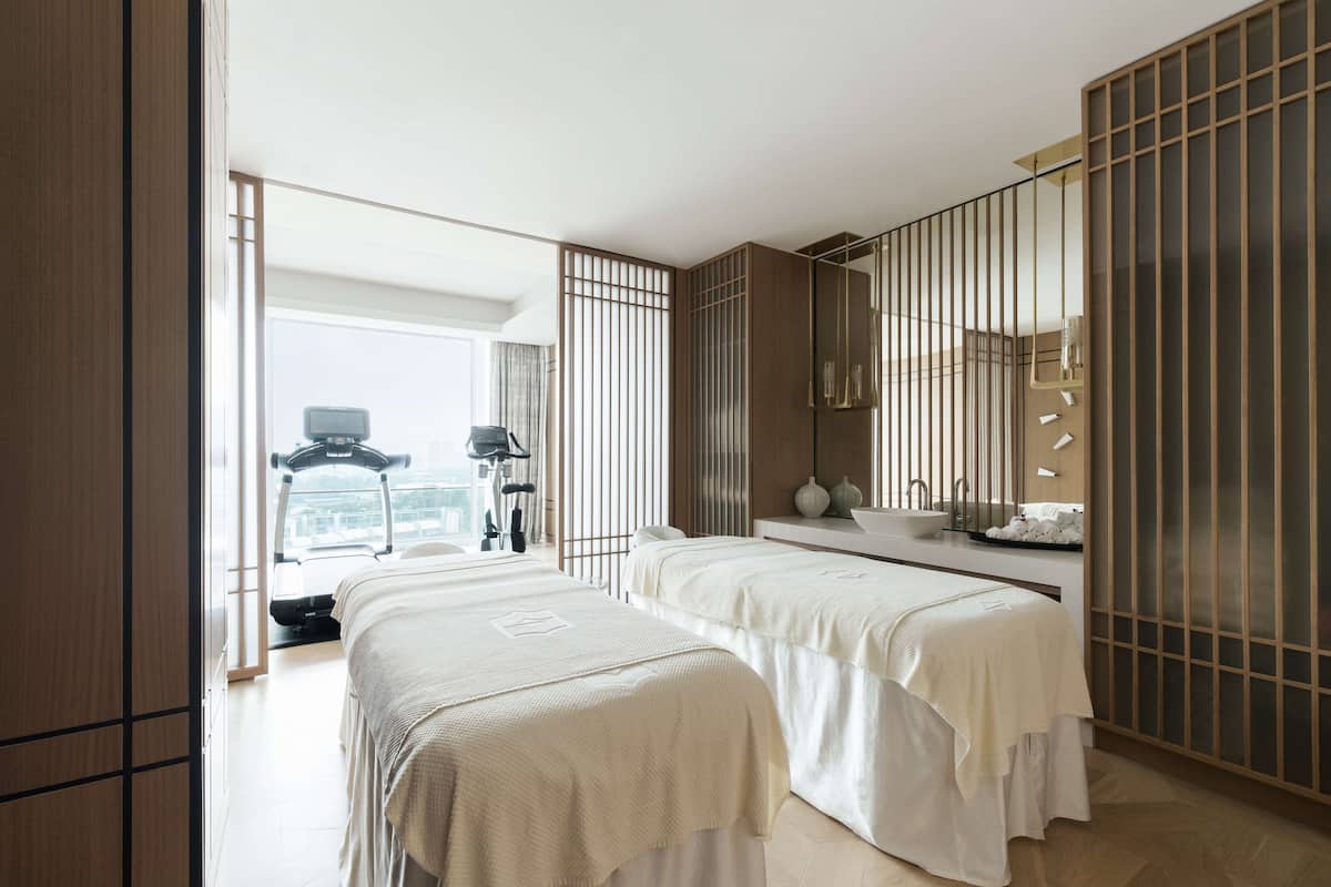 tower wing, grand suite | premium bedding, down duvets, minibar, in-room safe